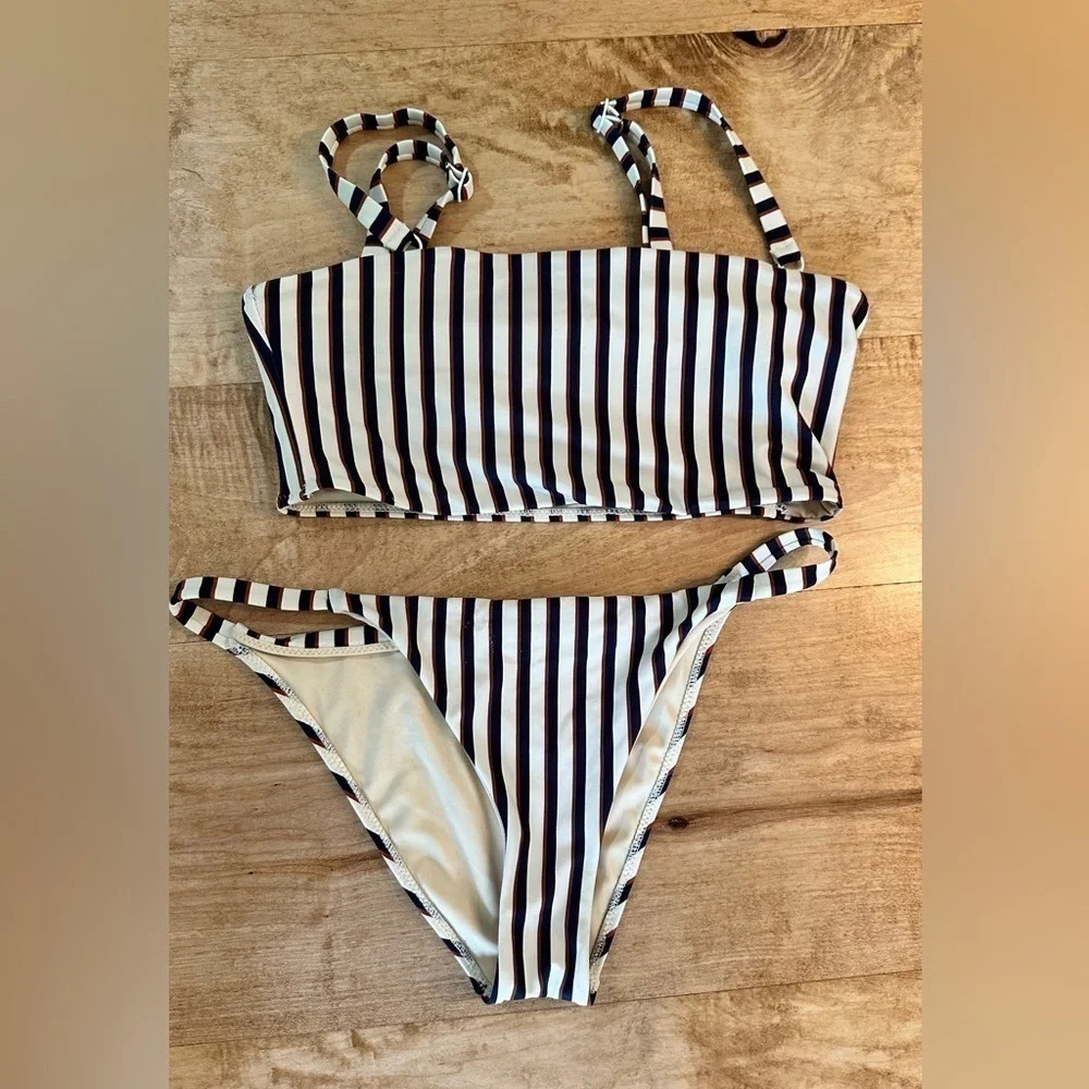 LA‎ Hearts Small top / Medium bottom striped cosmo bikini EUC White Blue Maroon